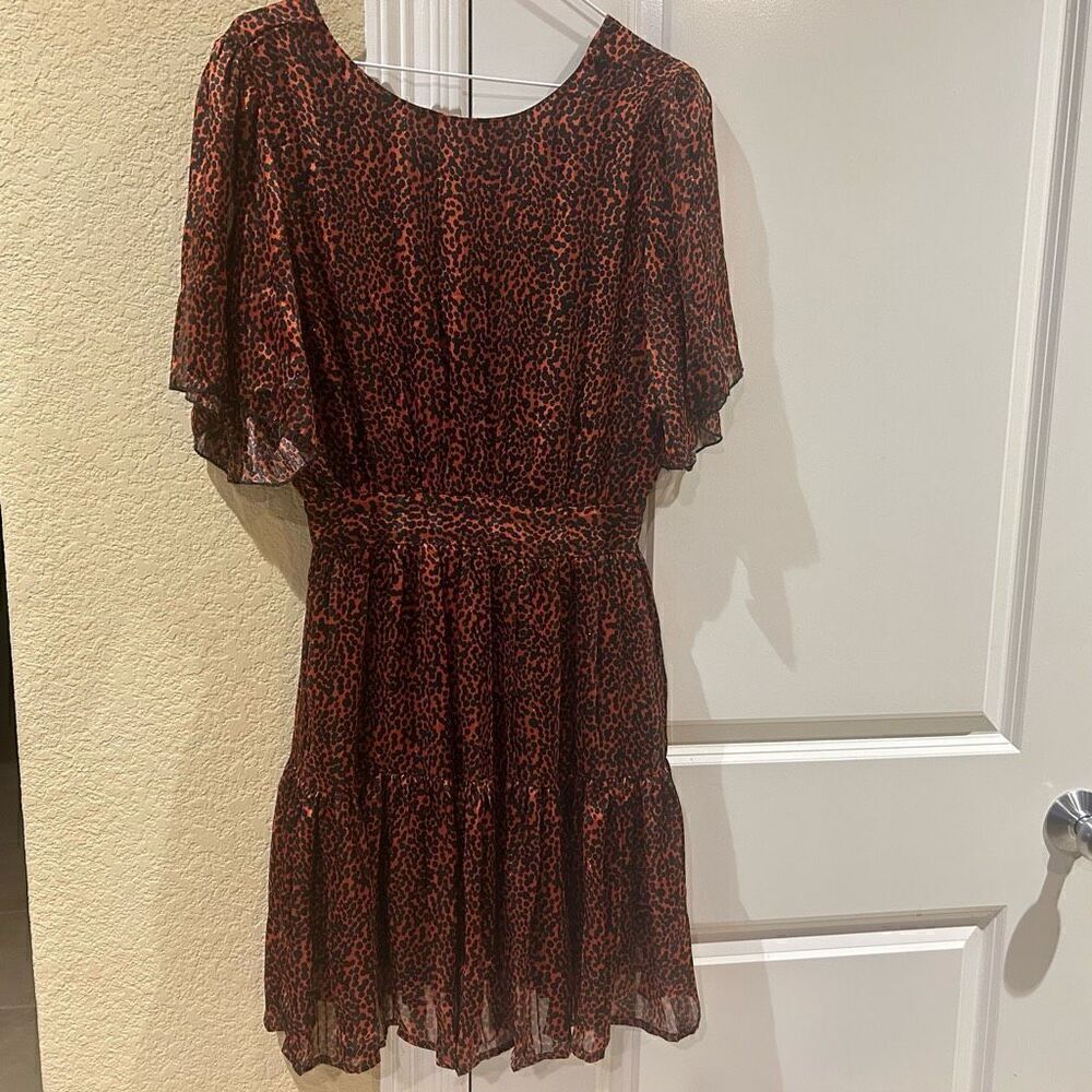 Q2 size small orange and black print dress‎